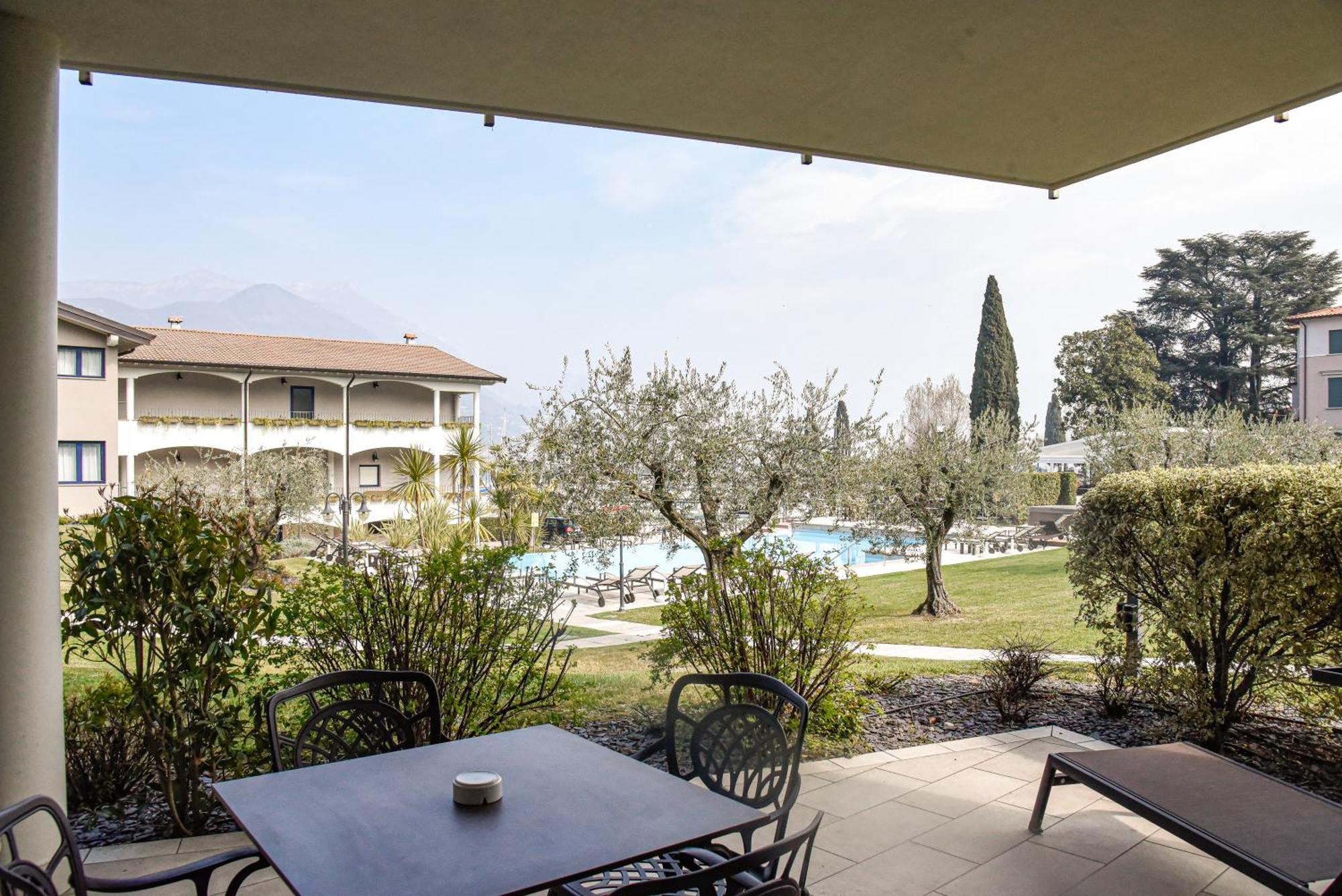 Bella Hotel & Restaurant With Private Dock For Mooring Boats San Felice del Benaco Zewnętrze zdjęcie