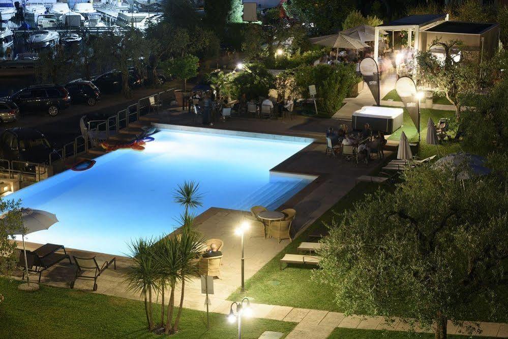 Bella Hotel & Restaurant With Private Dock For Mooring Boats San Felice del Benaco Zewnętrze zdjęcie